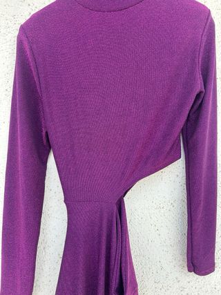 Vestito viola brillantinato con cut-out