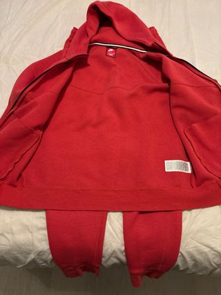 Conjunto deportivo Nike hombre rojo