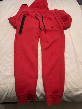 Conjunto deportivo Nike hombre rojo