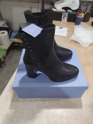 Stivali Keys n.38 pelle nera