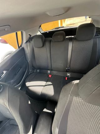 Coche blanco 5 puertas