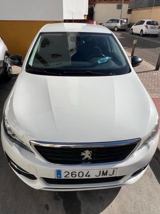 Coche blanco 5 puertas