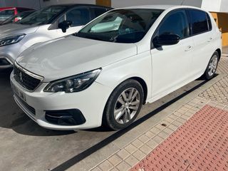 Coche blanco 5 puertas