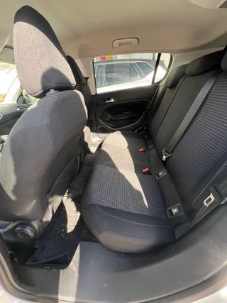 Coche blanco 5 puertas