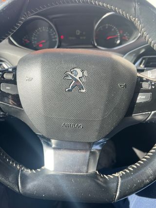 Coche blanco 5 puertas