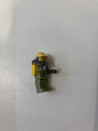 Máquina taladradora y figura Lego