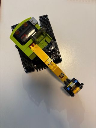 Máquina taladradora y figura Lego