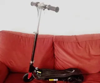 Patinete eléctrico infantil casi nuevo