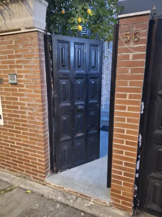 Puerta exterior blanca