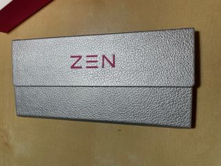 Estuches para gafas plateado y blanco marca Zen