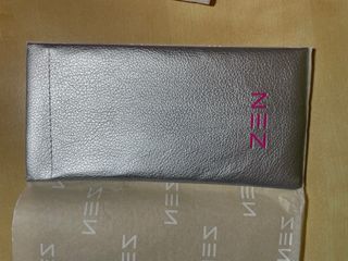 Estuches para gafas plateado y blanco marca Zen