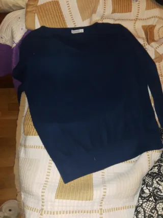 Conjunto de abrigo y bolso y dos jerseys