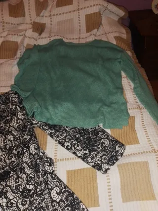 Conjunto de abrigo y bolso y dos jerseys