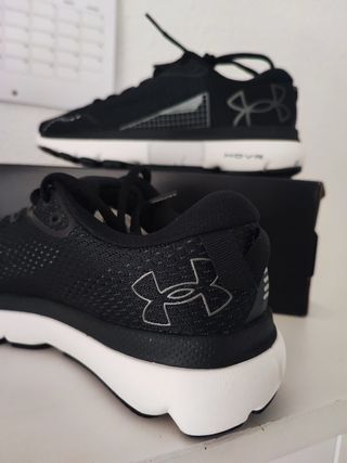 Under Armour HOVR Infinite 5 Mujer T.38.5