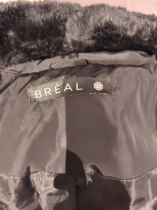 Chaqueta negra con cuello de pelo