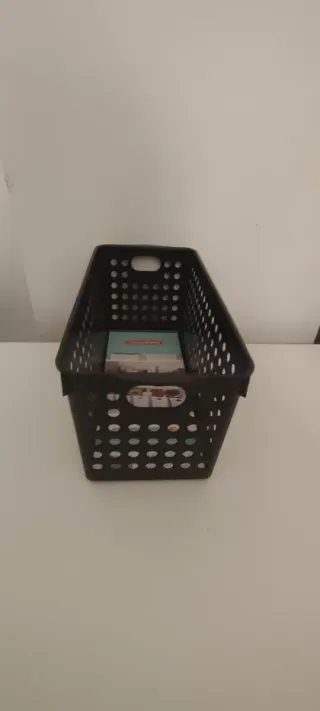 Cesta organizadora negra de plástico