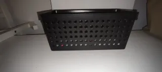 Cesta organizadora negra de plástico