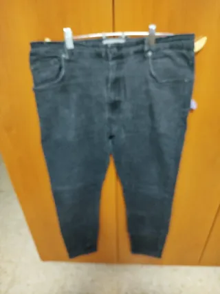 Pantalones tejanos hombre grises