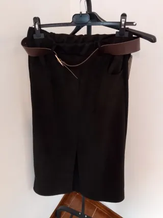 Falda larga negra con cinturón