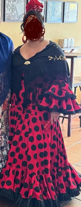 Traje de flamenca rojo y negro