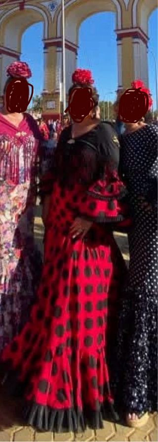 Traje de flamenca rojo y negro