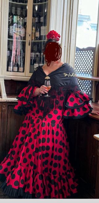 Traje de flamenca rojo y negro