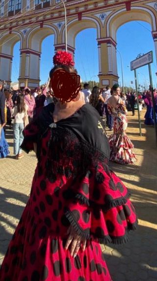 Traje de flamenca rojo y negro