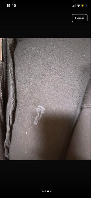 Chaqueta negra con cremallera