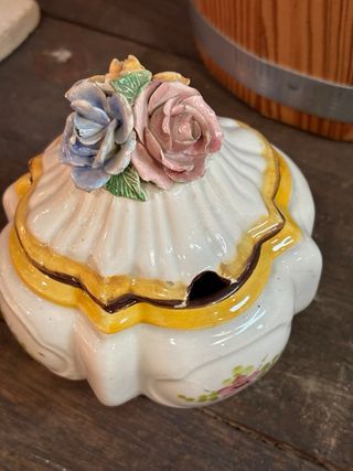 Azucarero de cerámica valenciana con flores