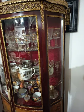 Vitrina de madera y cristal estilo francés antigua