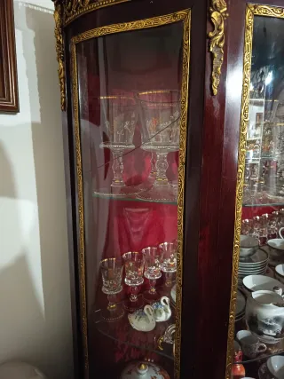 Vitrina de madera y cristal estilo francés antigua