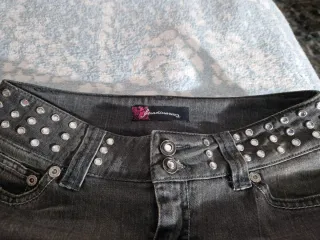 Falda vaquera mini con tachuelas