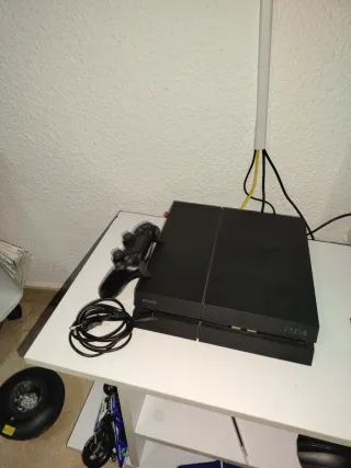 PS4 500GB Negra + Mando