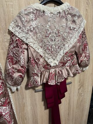 Traje de Fallera con Manteletas y Zapatos