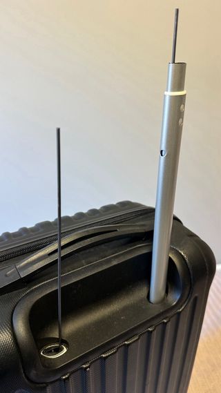 Maleta de mano (10 kilos). Manilla para arreglar.