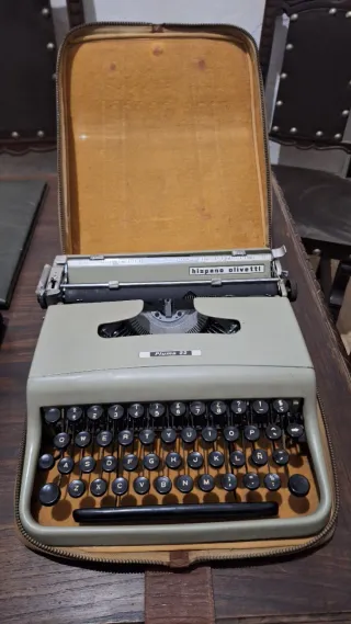 Máquina de escribir portátil con maletín