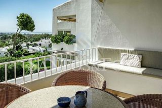 Piso en venta en Los Naranjos - Las Brisas en Marbella
