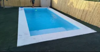 Piscinas de poliéster - Azul o blanco.