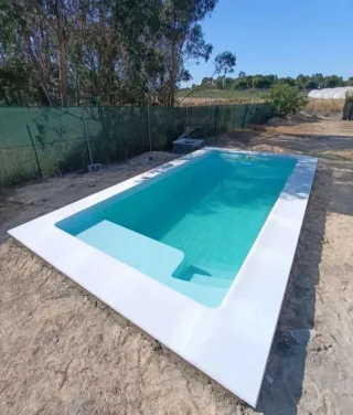 Piscinas de poliéster - Azul o blanco.