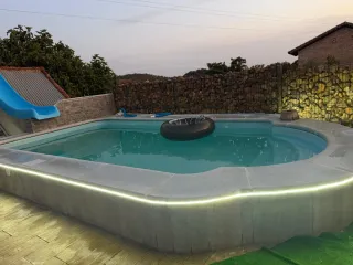 Piscinas de poliéster - Azul o blanco.