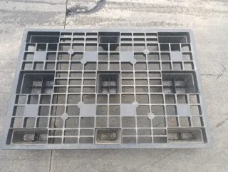 Palets de plástico media europea, encajables.