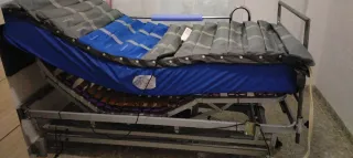 Cama articulada con motor