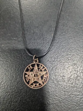 Colgante tetagramaton con Cordón Negro