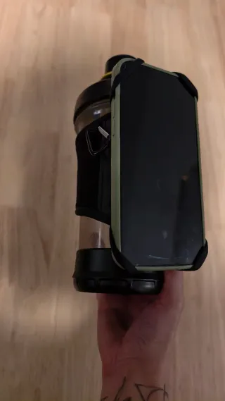 Soporte móvil para botella con correa