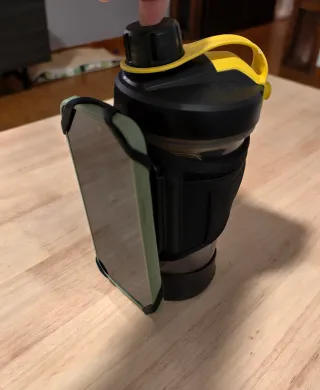 Soporte móvil para botella con correa