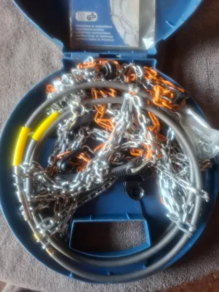 Cadenas nieve Talla 40 nuevas.