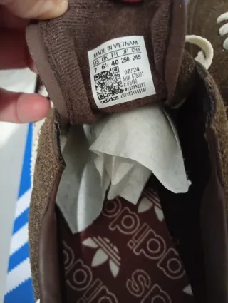 Zapatillas Adidas Marrones y Blancas