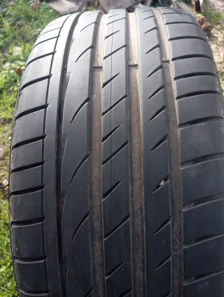Neumático 225/45 R17 sé vende neumáticos de segund