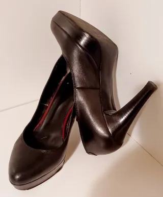 Zapatos de salón de piel negros