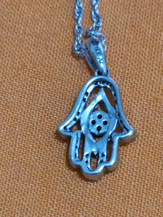 Colgante mano di Fátima plata oro 14k y zafiro